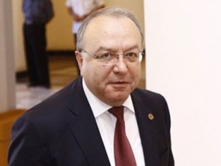 Առողջապահության նախկին նախարարը արդարացնում է  ներկայիս նախարարի քայլը