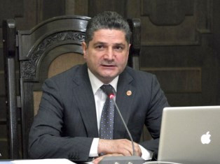 «Ժողովուրդ». Վարչապետը հերթական անգամ անհարմար վիճակում է հայտնվել