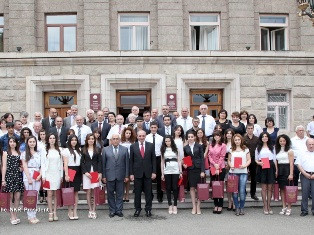 Բակո Սահակյանը դիպլոմներ է հանձնել Արցախի պետհամալսարանի շրջանավարտներին