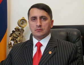 Եթե ես չեմ, ուրեմն շատ ճիշտ է, որ Վահե Հակոբյանն է. Խաչիկ Ասրյանը նեղացած չէ