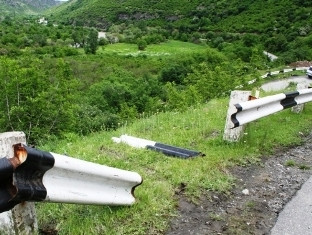 Ավտովթար Սյունիքի մարզում. «Նիվան» 7 մետրից գլորվել է ձորը