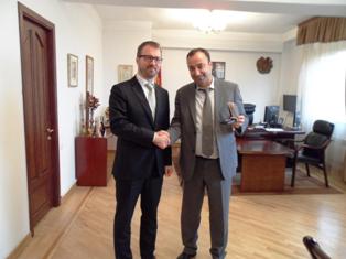 Armenian Justice Minister hands in gold medal to Zeno Reichenbecher