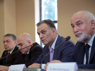 Ցանկացած հայ ընտանիքի հայտնի է ռումինական կահույքագործությունը. Գագիկ Բեգլարյան