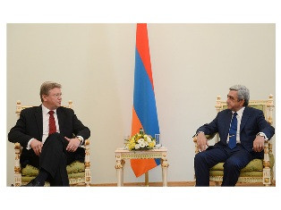 Armenian President and EU Commissioner discuss Vilnius summit