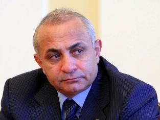 «168 ժամ». Հովիկ Աբրահամյանը ստացավ առաջին հարվածը