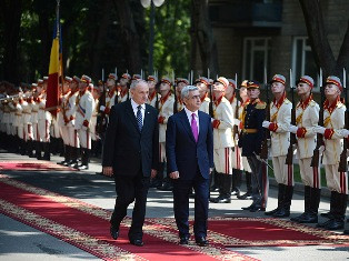 Armenian President arrives in Moldova (PHOTO)