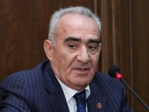 Մենք ծառայողների հետ ճանապարհ չենք գնում. Գալուստ Սահակյանը՝ ՀԱԿ-ի մասին
