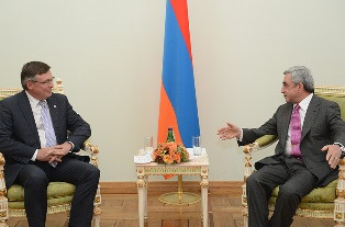Armenian President and OSCE Chairperson-in-Office express full support for Minsk