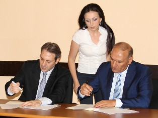 Համագործակցության պայմանագիր Հայփոստի եւ ՀՀ ՊԵԿ-ի միջեւ (ֆոտո)