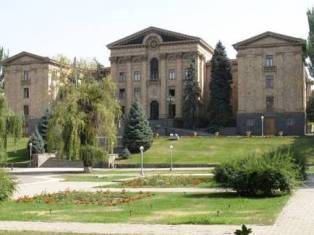 Քաղաքացին սպառնում էր ինքնասպան լինել Ազգային Ժողովի մոտ