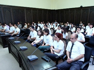 Վարչապետն ընդունել է «Լույս» հիմնադրամի ուսանողներին