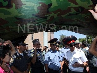 Վալերի Օսիպյանն ակտիվիստ Վարդգես Գասպարիին մեղադրեց իր վրա թքելու մեջ