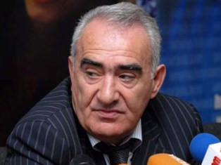 Բացարձակ անհեթեթություններ են. Փեսա Գալուստ Սահակյանը` աներձագ պատգամավորի մասին