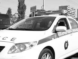 Քամու հետեւանքով ճանապարհային ոստիկանության մարզադահլիճի տանիքը ընկել է մեքենայ