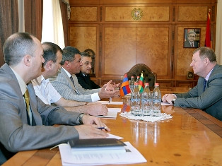 Armenia’s Police Chief hosts Lithuania’s ambassador