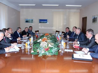 Հայաստանում տեխնիկայի եւ սպառազինության վերանորոգման ու սպասարկման կենտրոններ կս