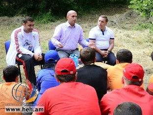 Ոչ մի գիտակից ուսանող թույլ չի տալու, որ ինչ-որ մեկը ձեռքեր տաքացնի իր սոցիալակա