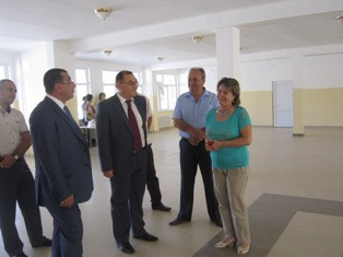 Քաղաքաշինության նախարարը կրթական օբյեկտների շինհրապարակներում է (ֆոտո)