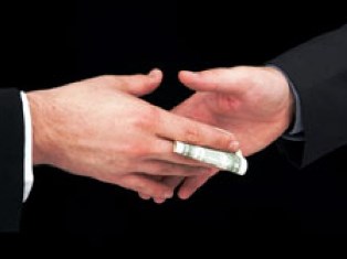 ՀՔԱՎ. Վանաձորի ոստիկանության Բազումի բաժնում աշխատակիցներից գումարներ են պահանջո