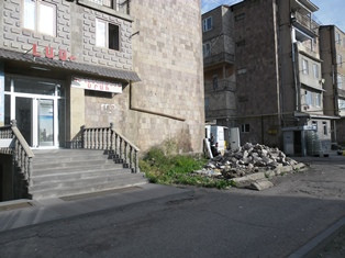 Մարտունու կադաստրի աշխատակիցը օտարման ոչ ենթակա տարածքում շինություն է կառուցում