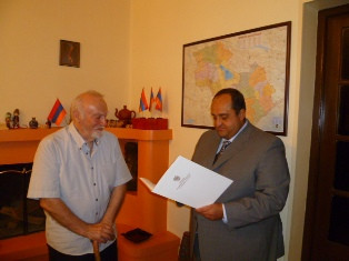Վրաստանում Հայաստանի դեսպանատանը գնահատել են անվանի հրապարակախոսի ավանդը (ֆոտո)