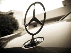 Mercedes-ը վրաերթի է ենթարկել երիտասարդ Հիտլերին: Գովազդը համարել են անբարոյական