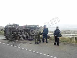 Սեւան-Գավառ ավտոճանապարհին. Մեքենաները բախվել եւ շրջվել են (ֆոտո)