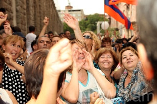 «Ժամանակ». Սամվել Ալեքսանյանի «կանանց գունդը»