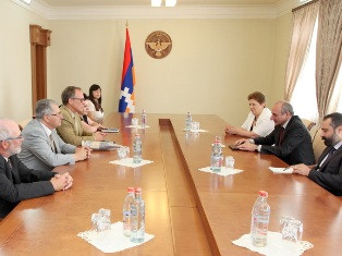 Ամերիկացի հայտնի մասնագետի հետ քննարկվել են Արցախում լյարդաբանության զարգացման խ
