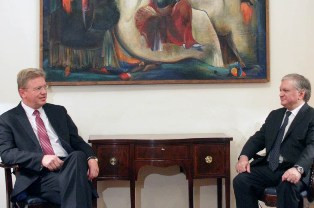 Էդվարդ Նալբանդյանն ու Շտեֆան Ֆյուլեն Երեւանում շարունակել են քննարկումները