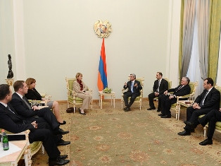 Վիլնյուսի Արեւելյան գործընկերության գագաթնաժողովից առաջ երեւանյան այս քննարկումն