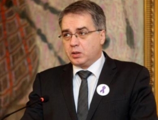 Վրացի նախարարը «Պիեր Կարդեն» փոխկապով վիրակապել է անտուն մարդուն