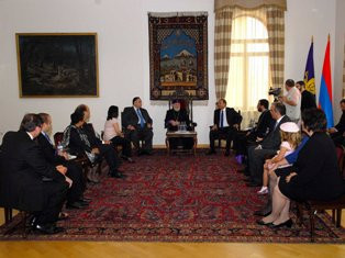 Holy Etchmiadzin hosts California State Assembly chief