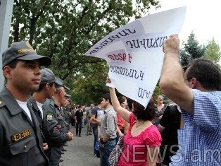 Ակտիվիստների հանդիպումը նախագահի հետ չկայացավ. երթի մասնակիցները վերադառնում են