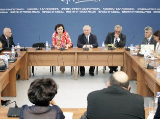 ԱԳ եւ Սփյուռքի նախարարներն ընդունել են Հայկական հիմնախնդիրների իրազեկման կառույց