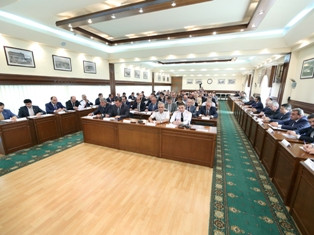 Կապամոնտաժվեն փոքր կենտրոնի գովազդային մեծ վահանակները