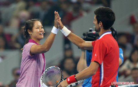 Li Na beats Novak Djokovic