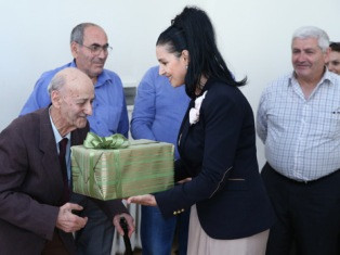 Քաղաքապետարանը թիվ 1 տուն-ինտերնատին կենցաղային տեխնիկա է նվիրել (ֆոտո)