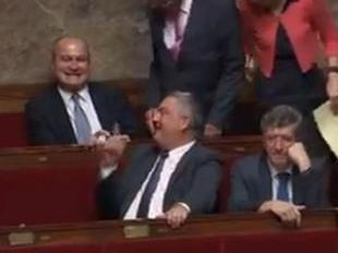 Ֆրանսիացի պատգամավորին տուգանել են 1,3 հազար եվրոյով՝ կչկչալու համար