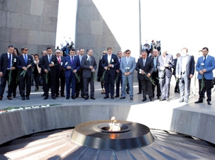 Երեւան ժամանած պաշտոնական պատվիրակություններն այցելել են Ծիծեռնակաբերդ