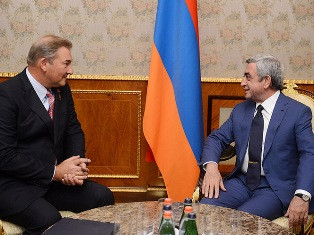 Սերժ Սարգսյանն ընդունել է ՌԴ հոկեյի ֆեդերացիայի նախագահ, լեգենդար Վլադիսլավ Տրետ