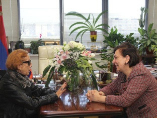 Սփյուռքի նախարարն ընդունեց ստամբուլահայ նկարչուհուն