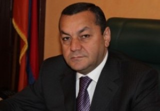 «Հրապարակ».  Գրիգորյանների եւ Արարատի մարզի «տիրակալ» Աբրահամյանների հարաբերությ