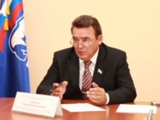 ԱԺ-ում կայացել է Ռաֆայիլ Զինուրովի՝ «Հայաստան. հազարամյակների ուղի» եռահատորյակի