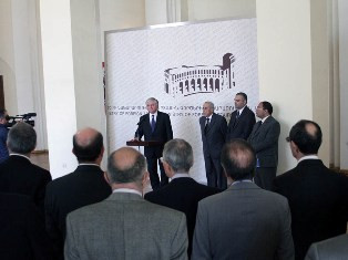 Հետաքրքրությամբ եմ  կարդացել գիտական արժեք ունեցող այս մենագրությունը. Էդվարդ Նա