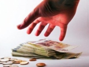 41-ամյա տղամարդը Կարեն Բաբակեխյանի, Ներսես Նազարյանի եւ նրա որդու անվան տակ հափշ