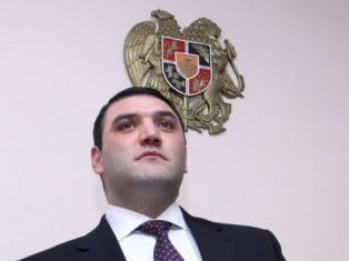 Կոստանյանն ազատել է Արմավիրի մարզի եւ Արաբկիրի դատախազներին