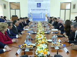 Տարոն Մարգարյանը հանդիպել է Մարսելի քաղաքապետին