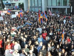 ԱՄՆ-ի հայերը բողոքի ցույց են կազմակերպել ընդդեմ Սպիտակ տան որոշման չեղյալ համարե