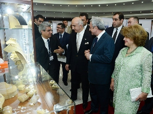 Սերժ եւ Ռիտա Սարգսյանները ներկա են գտնվել «Երեւան շոու-2013» ոսկերչական միջազգայ